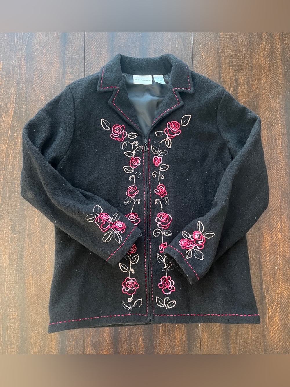 Vintage Cottagecore 100% Wool Floral Jacket (small flaw)
